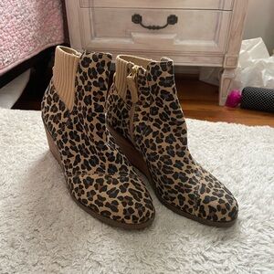 NWOT TOMS wedged boots